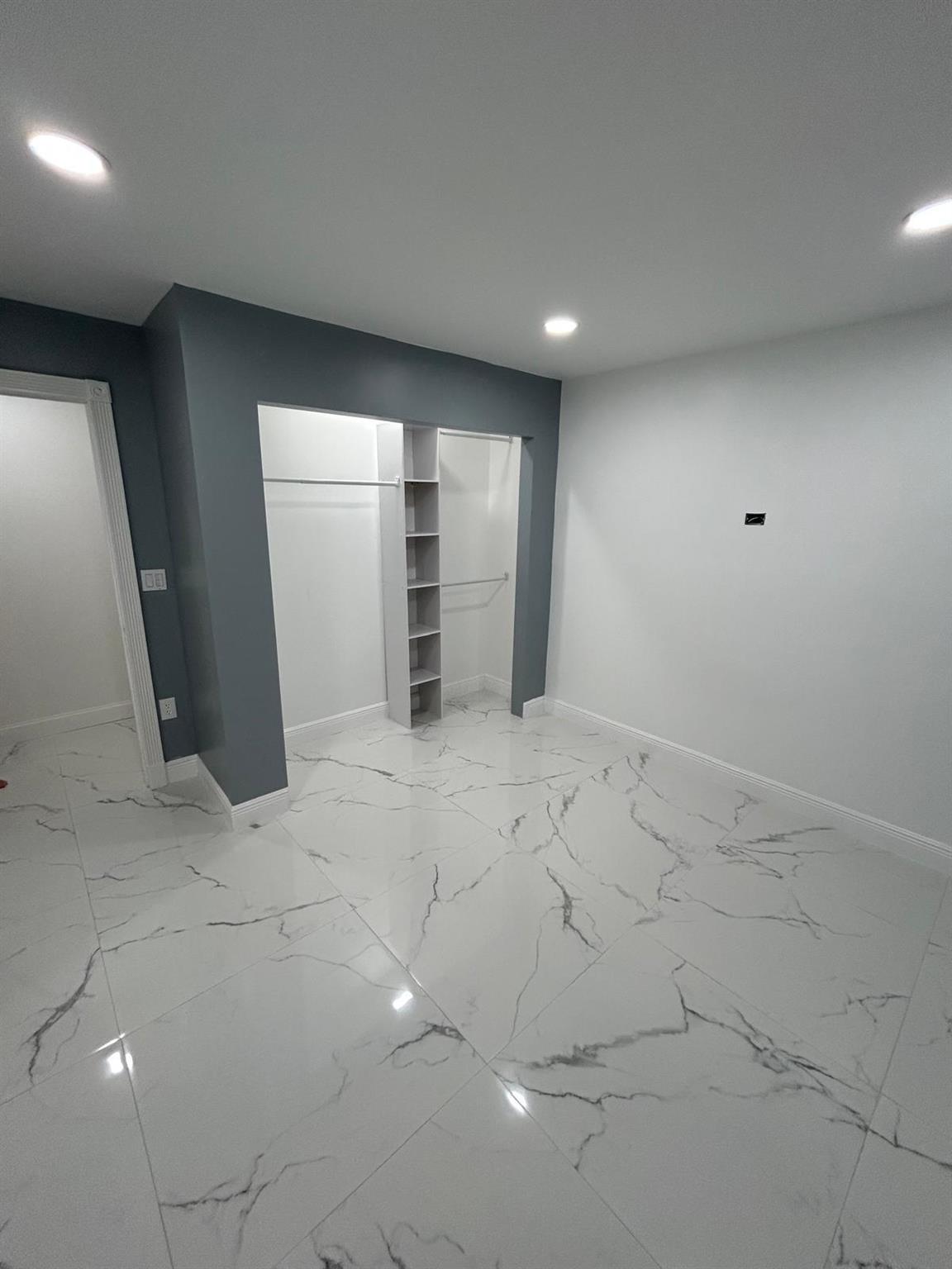 PINEWOOD ESTATES - Residential Lease