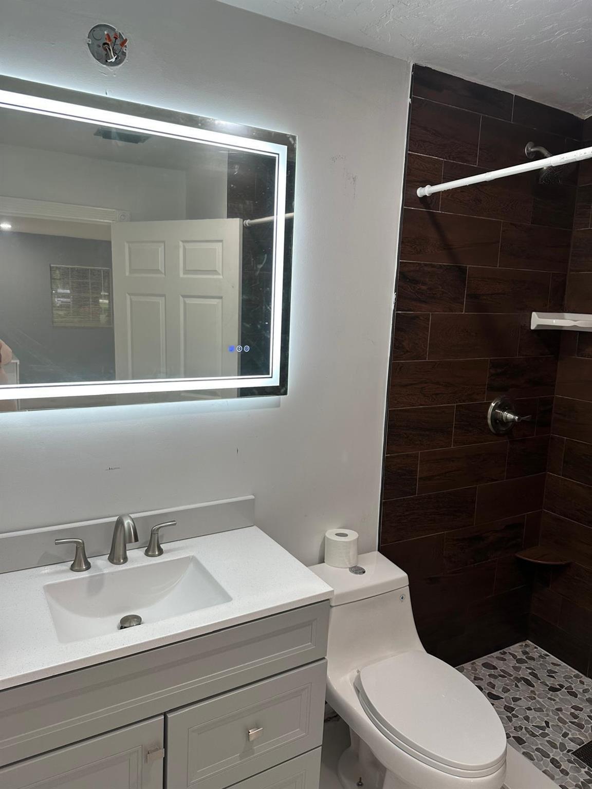 PINEWOOD ESTATES - Residential Lease