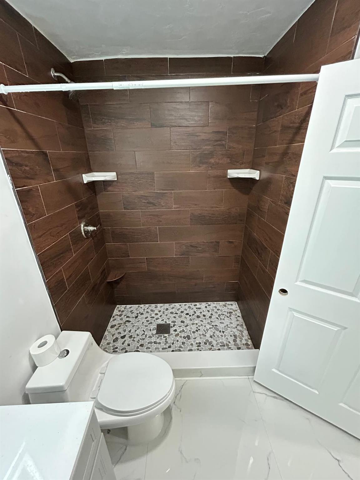 PINEWOOD ESTATES - Residential Lease