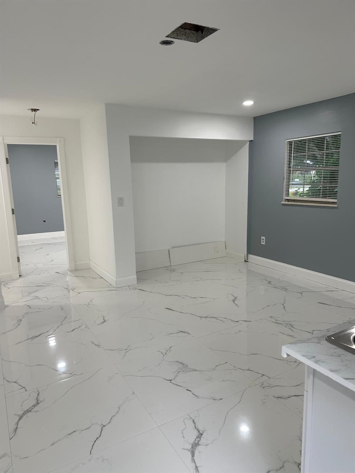 PINEWOOD ESTATES - Residential Lease