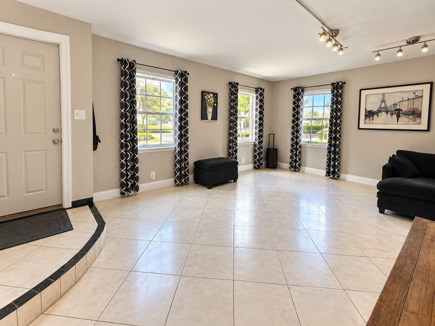 View photos, virtual tours, details... 3056 RIVERSIDE 1C