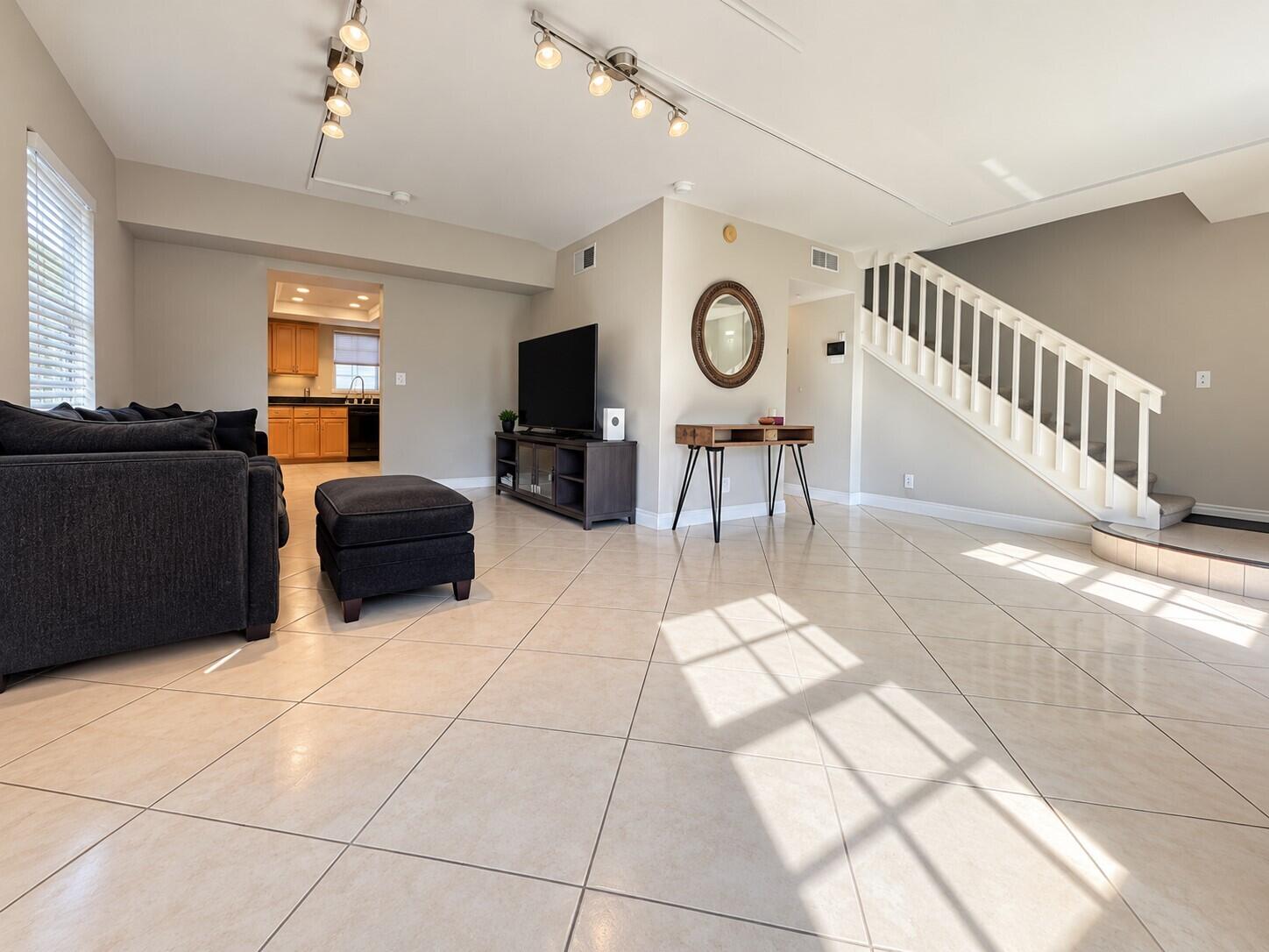 View photos, virtual tours, details... 3056 RIVERSIDE 1C