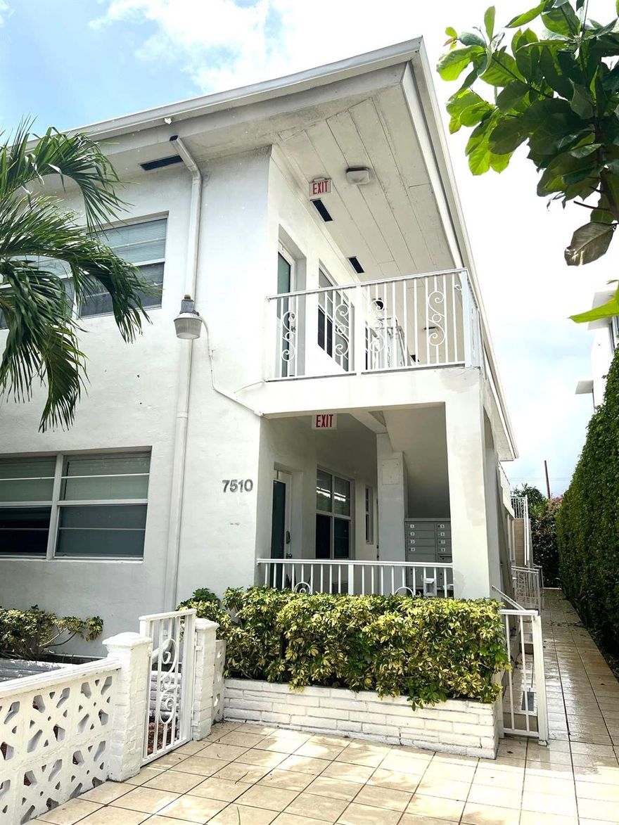 Located just a few blocks from the beach in the  North Miami Beach area.  Renovated first floor corner 1/1 unit with lots of natural lighting.  Wood floors throughout, ceiling fans, wood blinds, Jack and Jill bathroom, dining area and onsite laundry facilities. Close to beaches, tennis center, restaurants and public transportation. Available for immediate occupancy... Easy to show and rent..