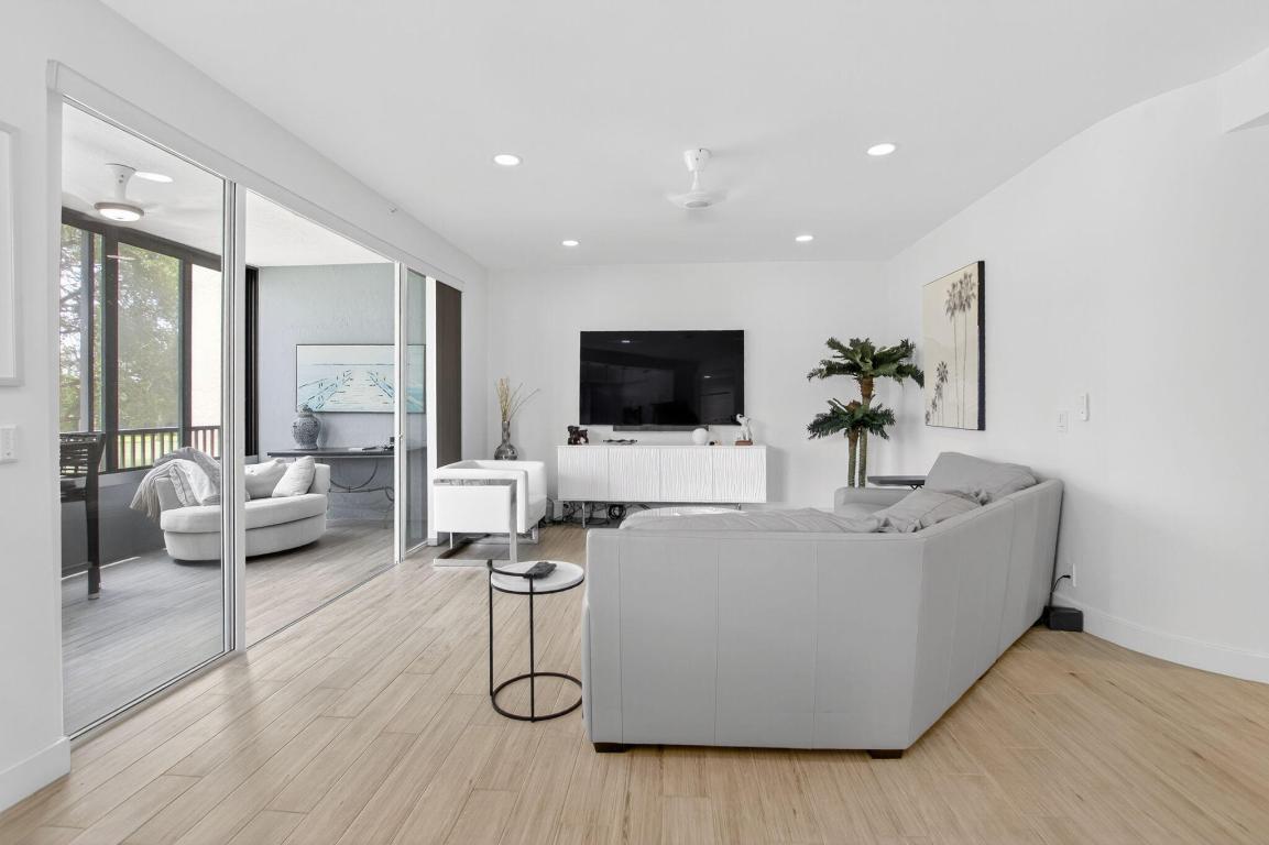 7546 La Paz Boulevard 205