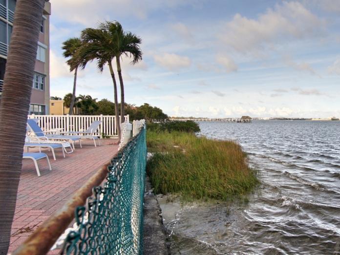 PALM LAKE 1 CONDO - Residential