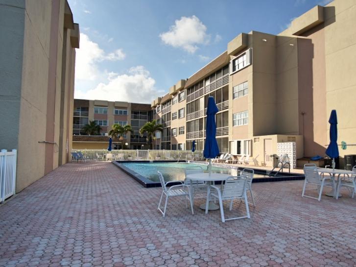 PALM LAKE 1 CONDO - Residential