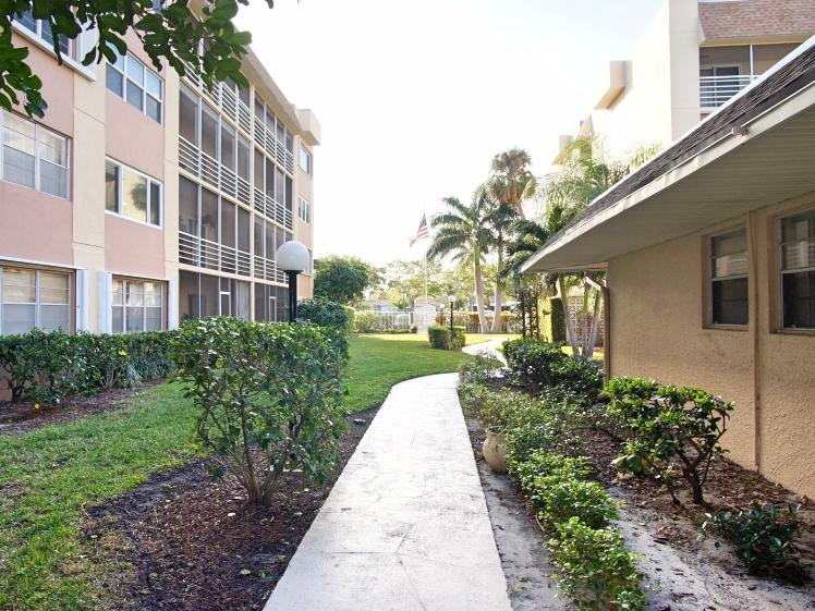 PALM LAKE 1 CONDO - Residential