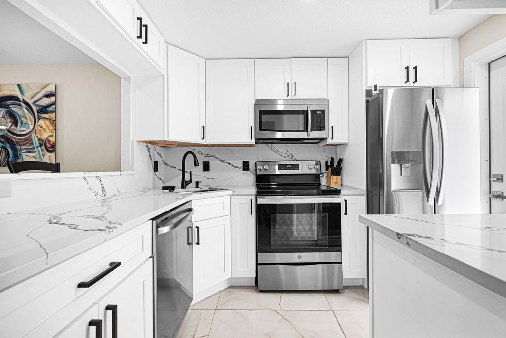 Photo of 400 SE 10th Street #105, Deerfield Beach, FL 33441 (MLS # B26003101)