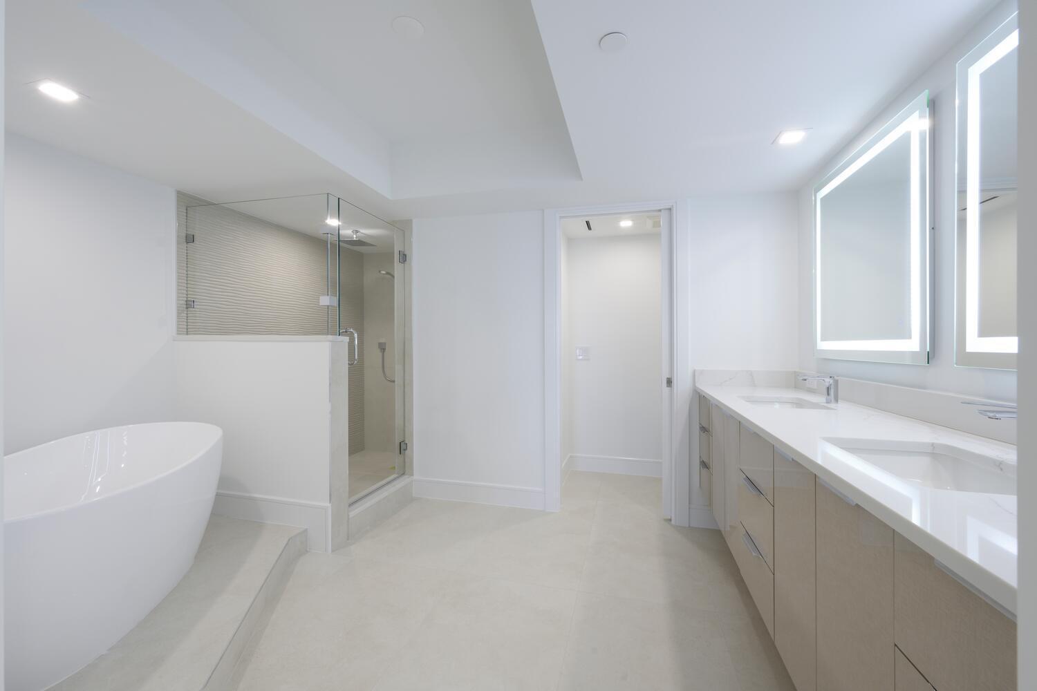 PLAZA OF THE PALM BEACHES - Residential