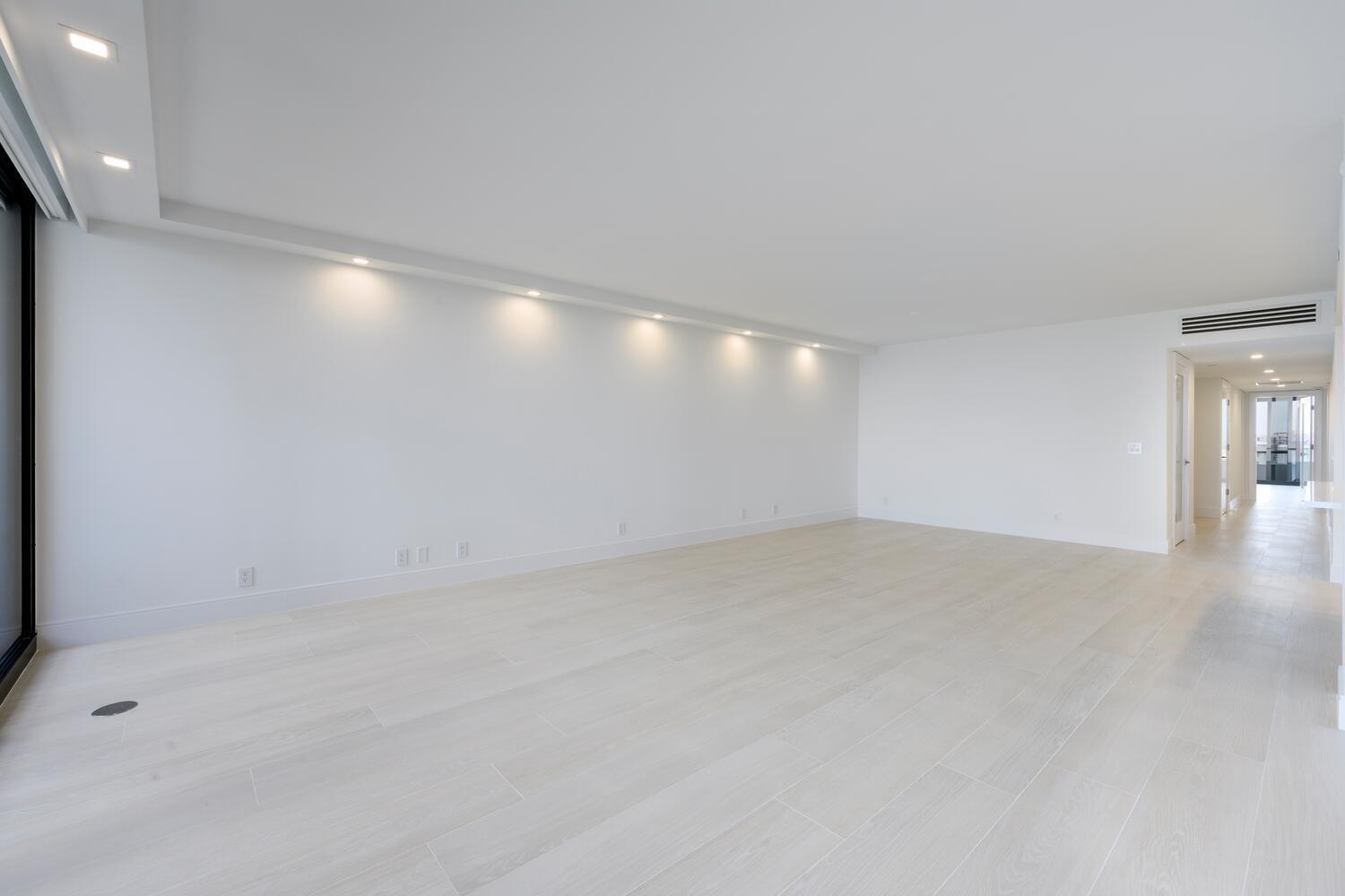 PLAZA OF THE PALM BEACHES - Residential