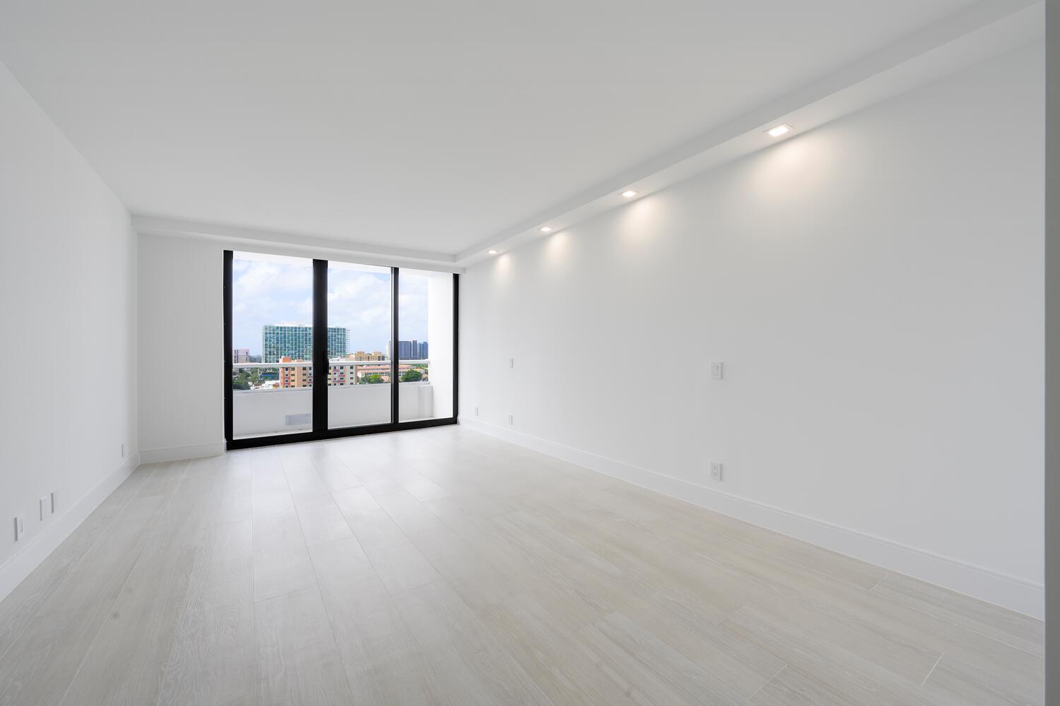 PLAZA OF THE PALM BEACHES - Residential