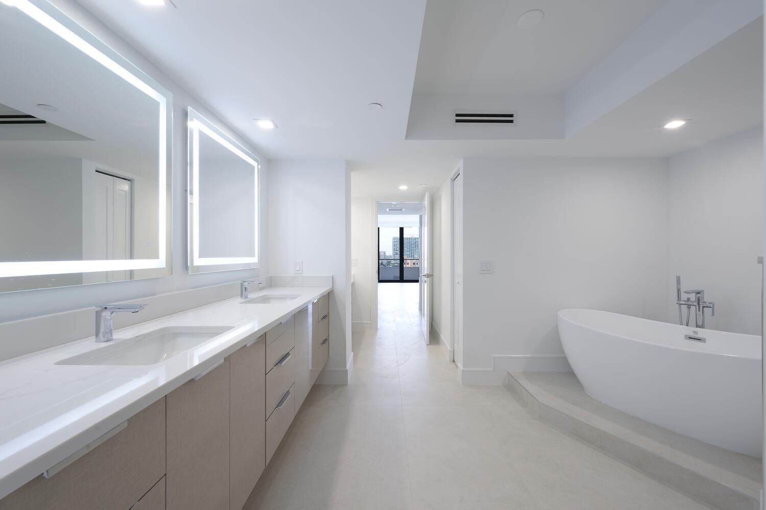 PLAZA OF THE PALM BEACHES - Residential