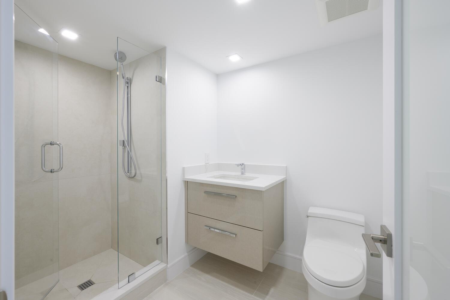 PLAZA OF THE PALM BEACHES - Residential