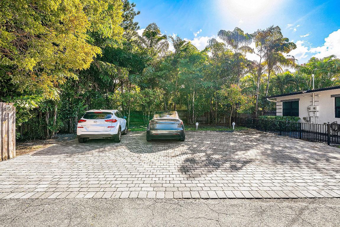 215 N Swinton Avenue