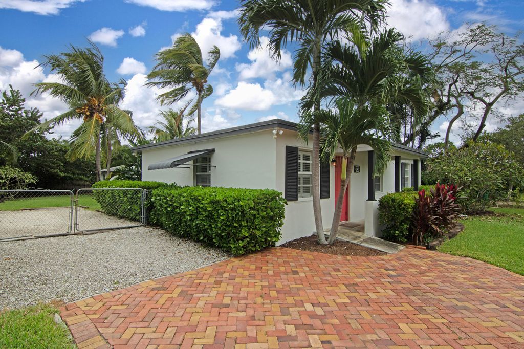 Photo of 231 NE 16 Street, Delray Beach, FL 33444 (MLS # R11036763)