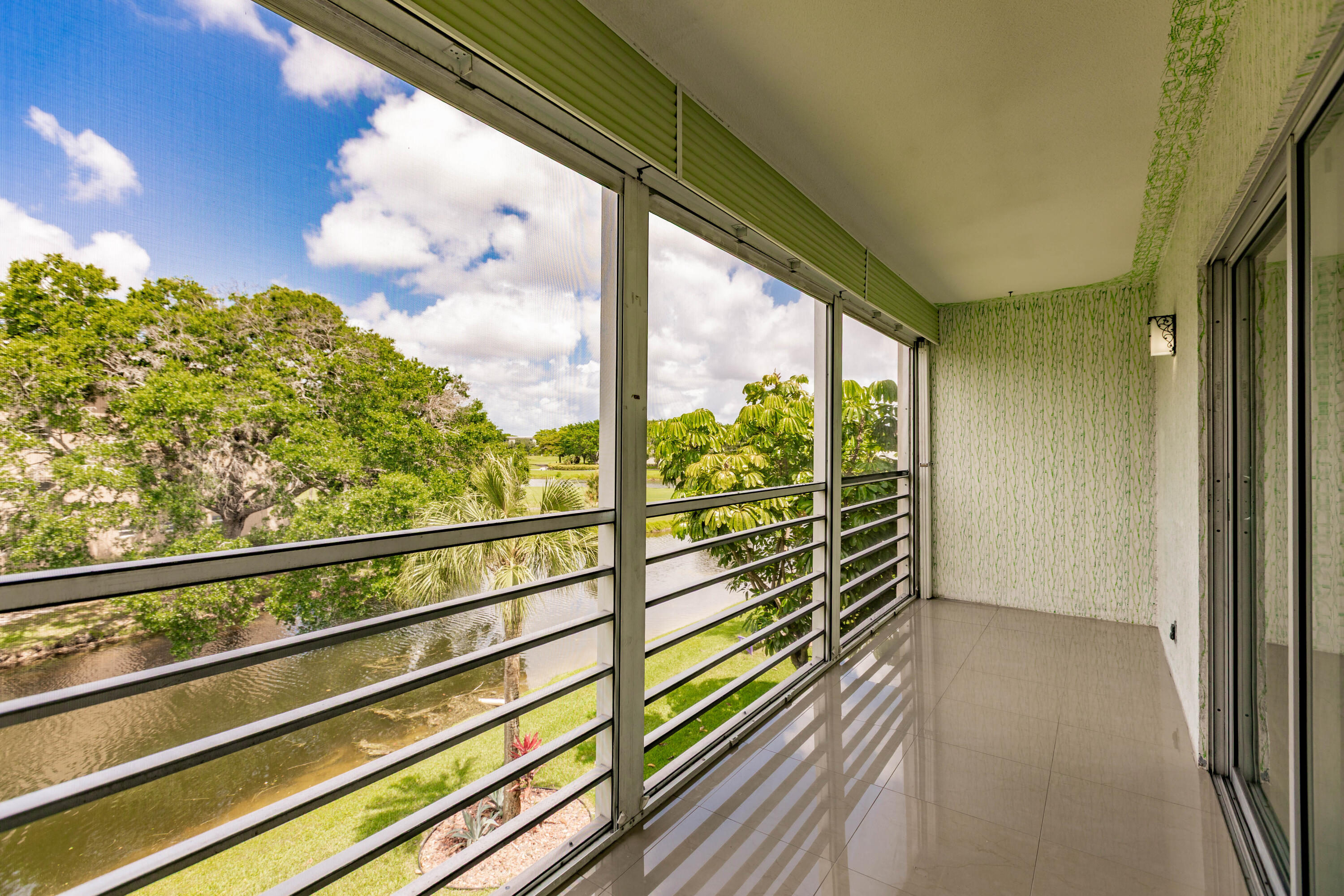 MARTINIQUE VILLAGE II E CONDO - Residential