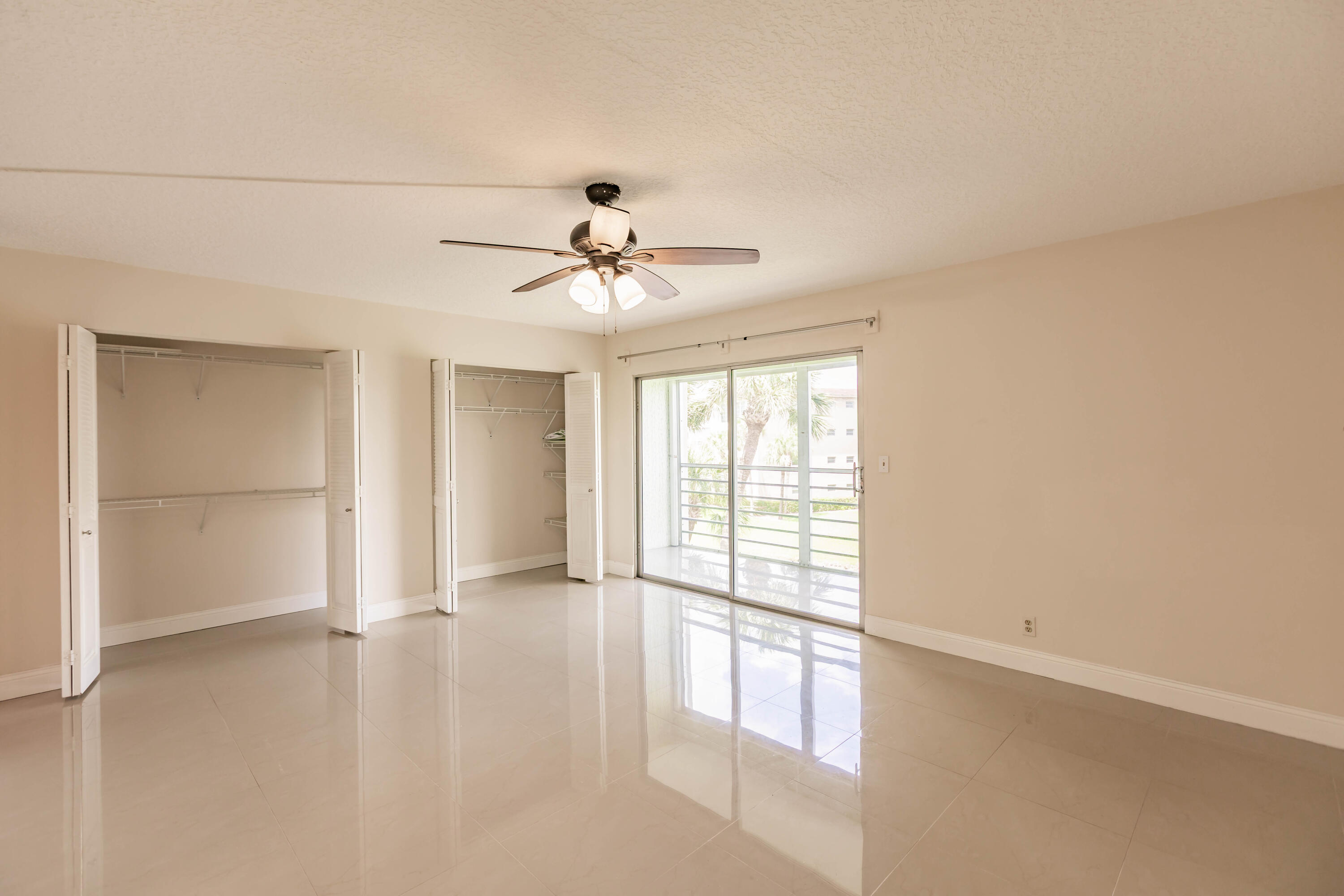 MARTINIQUE VILLAGE II E CONDO - Residential