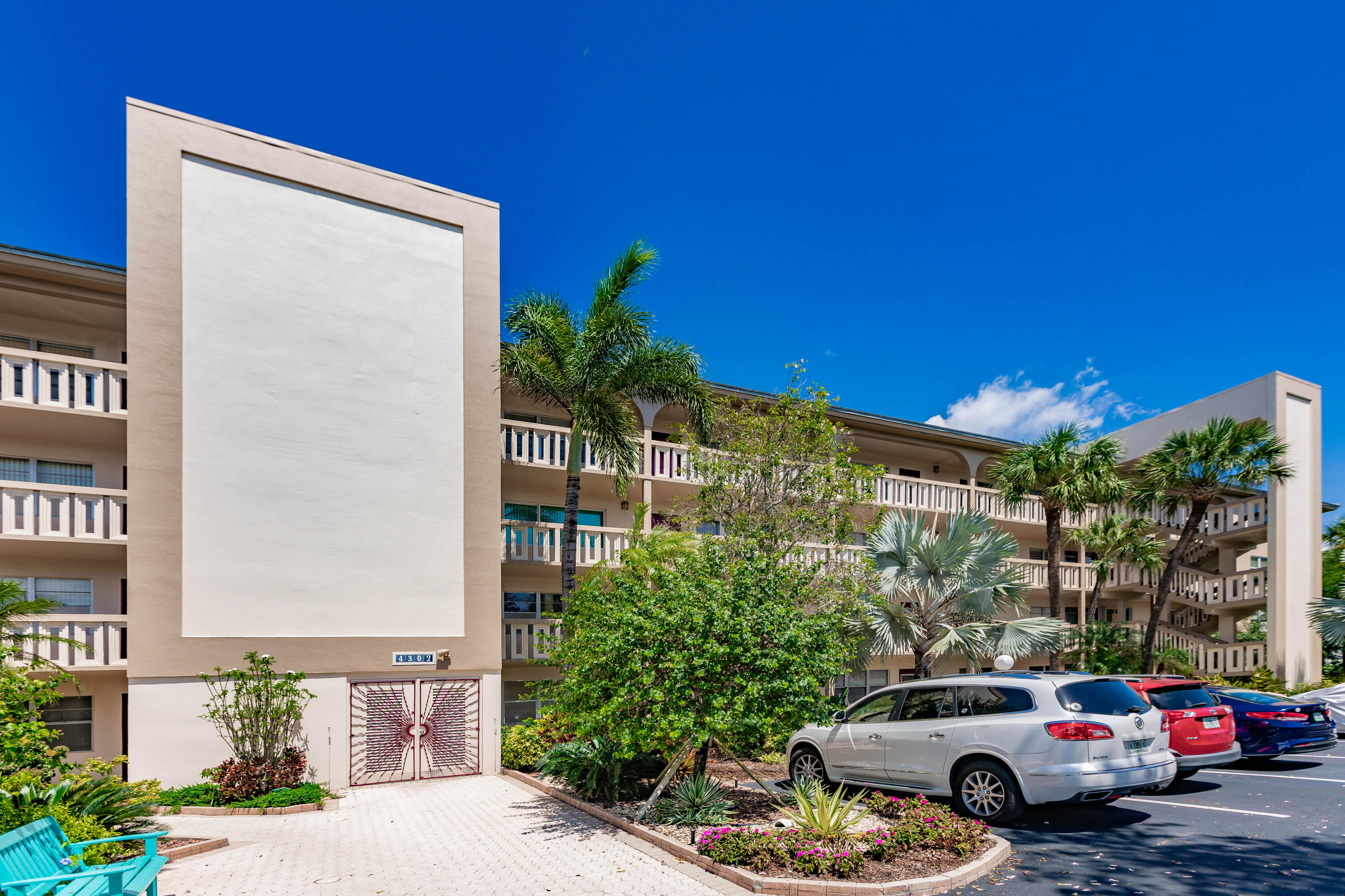 MARTINIQUE VILLAGE II E CONDO - Residential