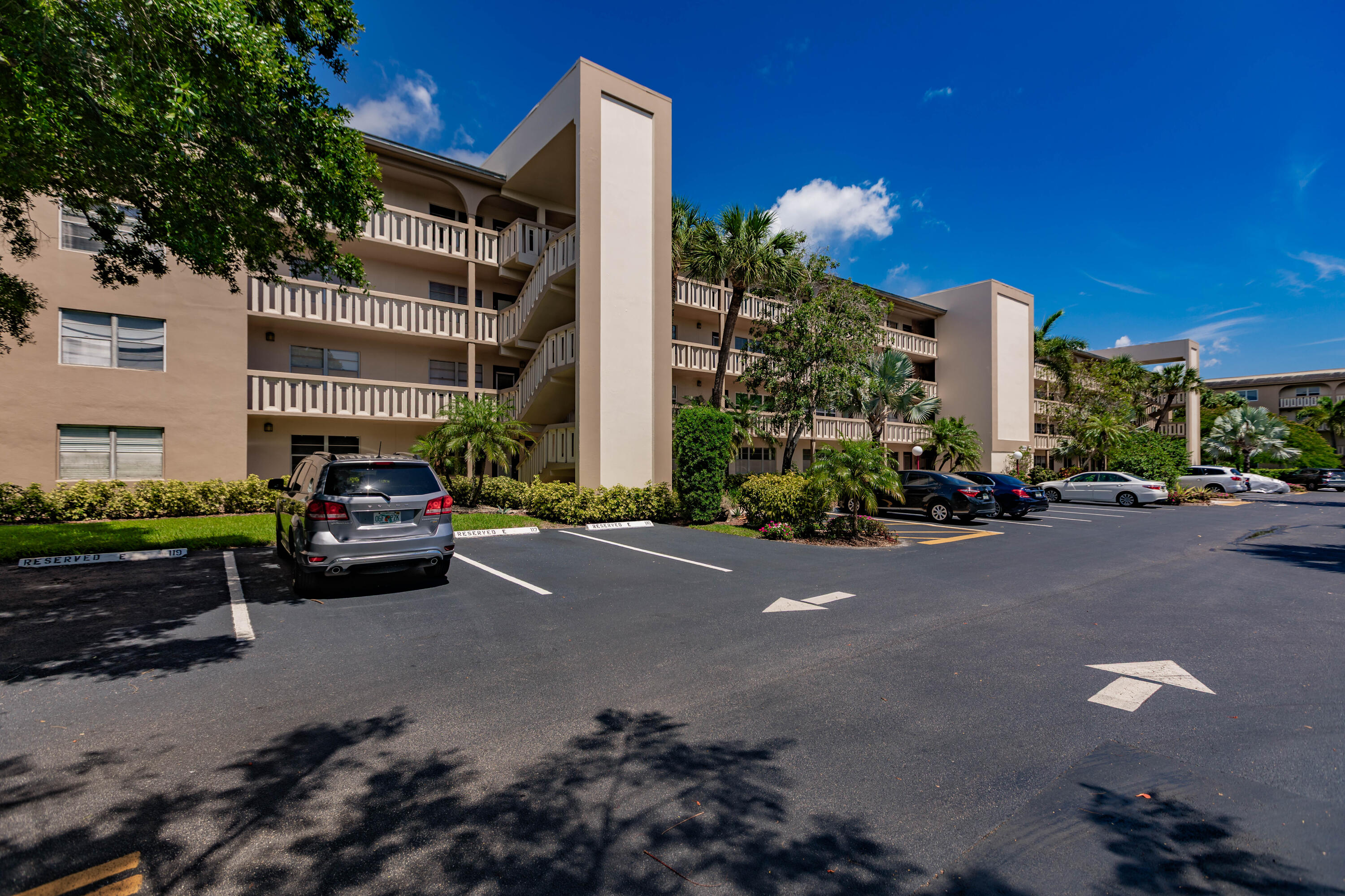 MARTINIQUE VILLAGE II E CONDO - Residential