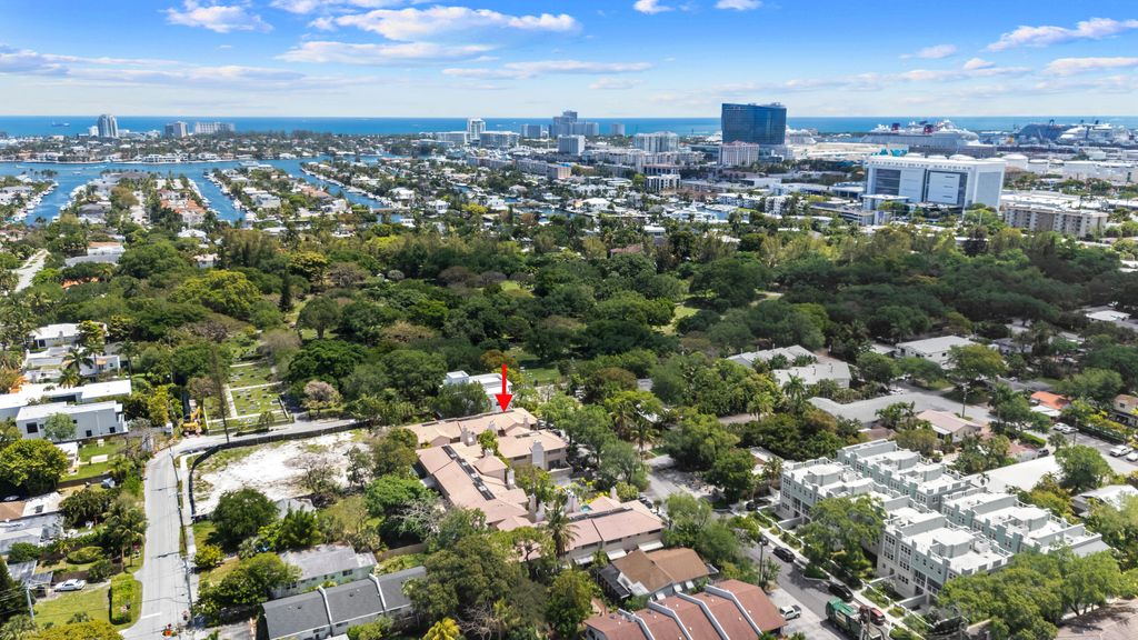 Photo of 905 SE 12th Court #15, Fort Lauderdale, FL 33316 (MLS # B26012987)