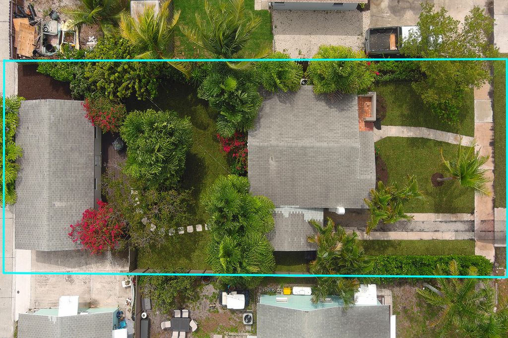 Photo of 321 S Swinton Avenue, Delray Beach, FL 33444 (MLS # B26008591)