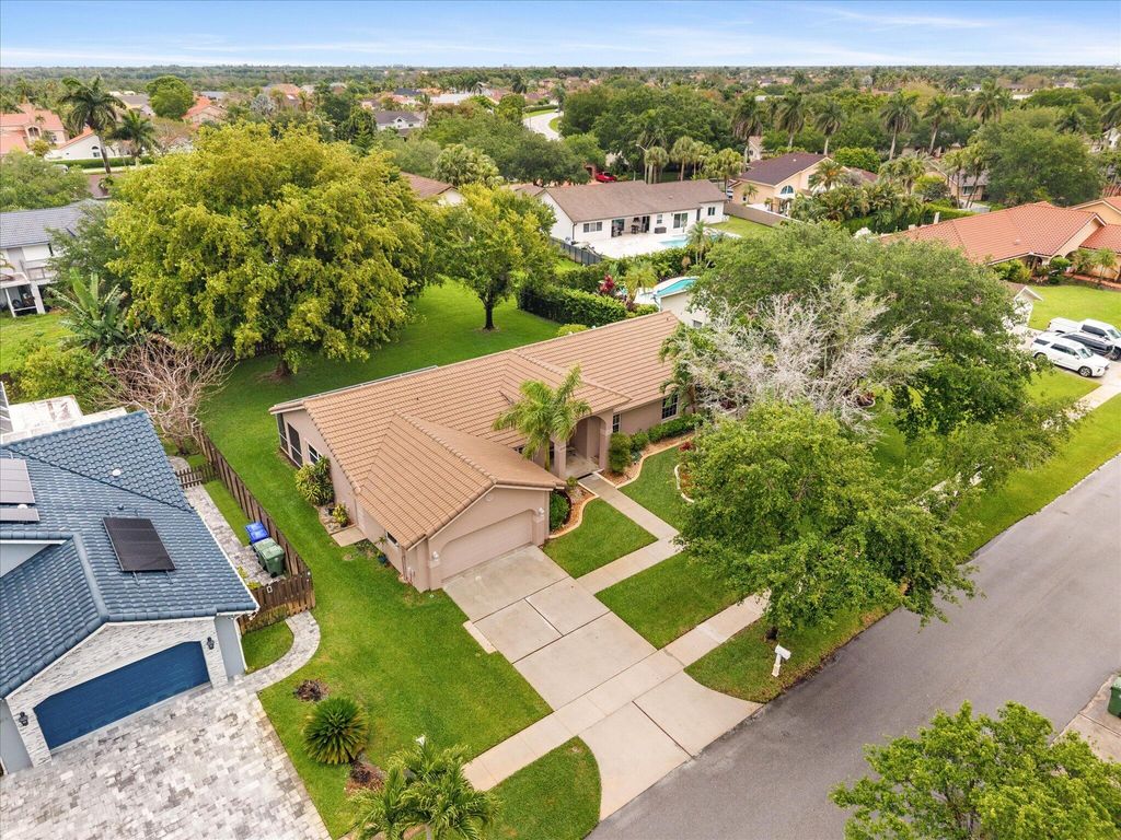 Photo of 20301 NW 7th Street, Pembroke Pines, FL 33029 (MLS # B26020951)