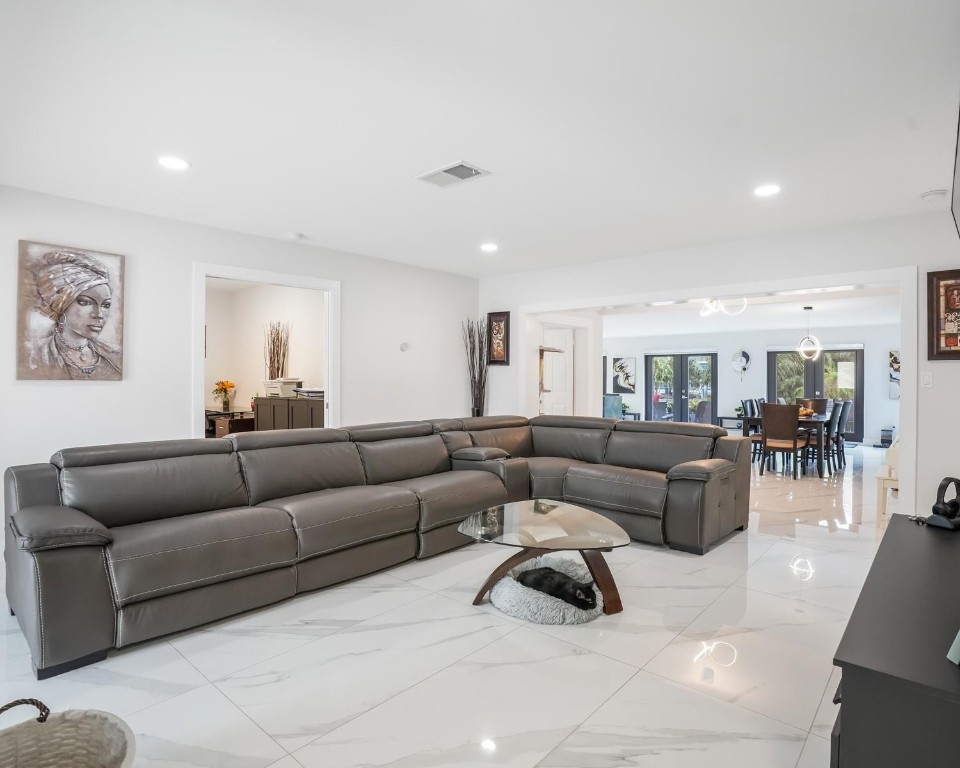 Sunrise Golf Village Sec - Residential