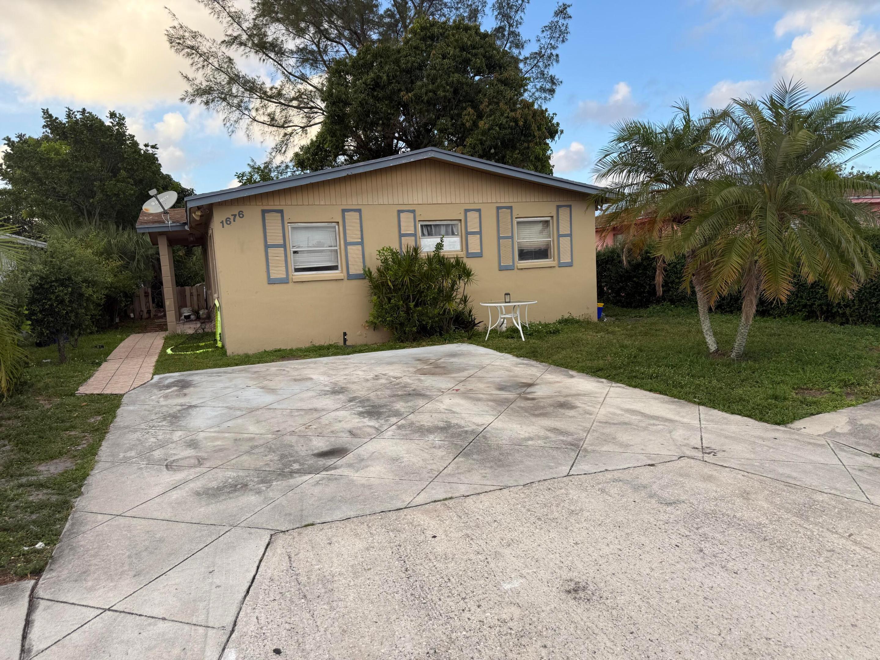 1676 W 10th Street