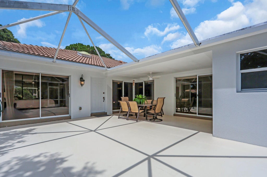 Photo of 7904 CHAPMAN OAK Court, Palm Beach Gardens, FL 33410 (MLS # B26057082)