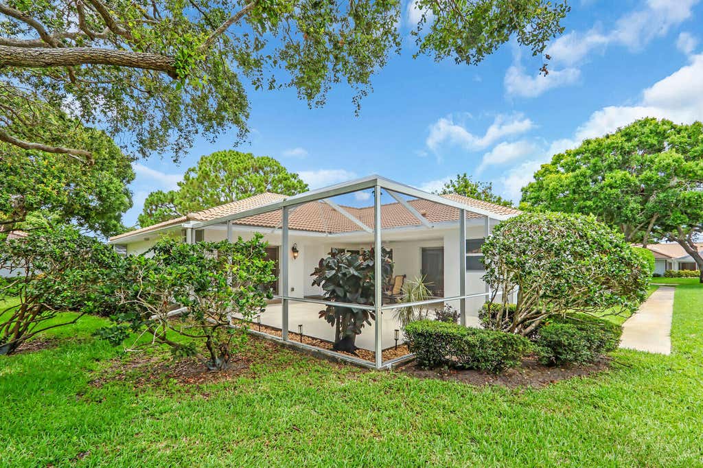 Photo of 7904 CHAPMAN OAK Court, Palm Beach Gardens, FL 33410 (MLS # B26057082)