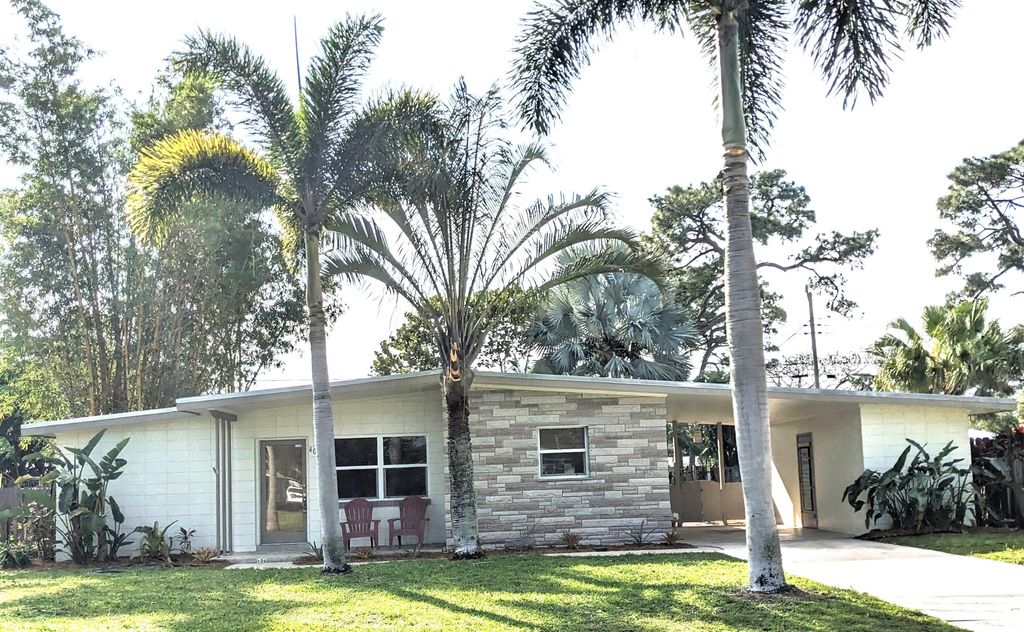 Photo of 406 Poplar Avenue, Port Saint Lucie, FL 34952 (MLS # R10975011)