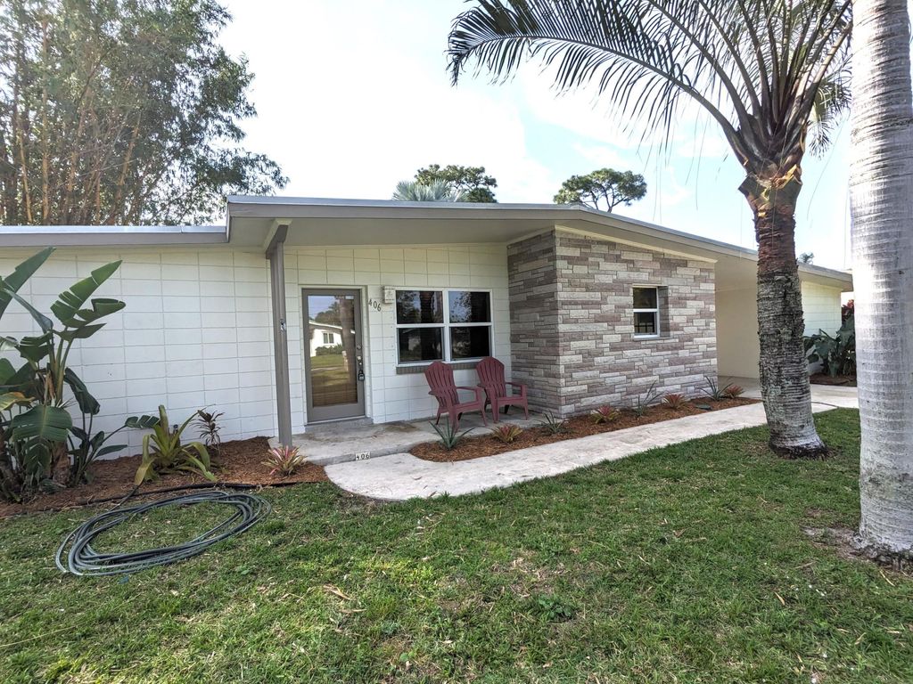 Photo of 406 Poplar Avenue, Port Saint Lucie, FL 34952 (MLS # R10975011)