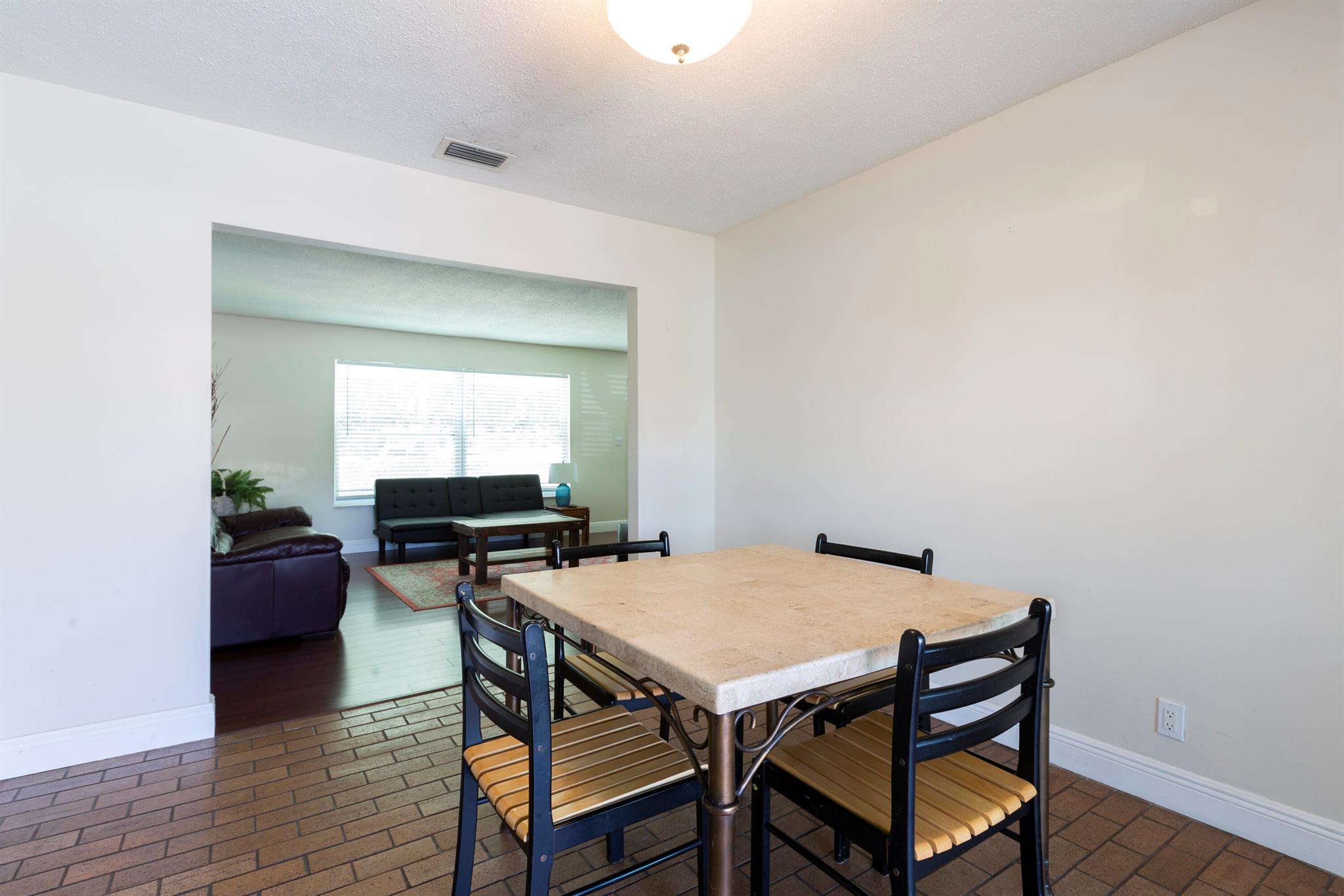 TROPIC PALMS 1 - Residential