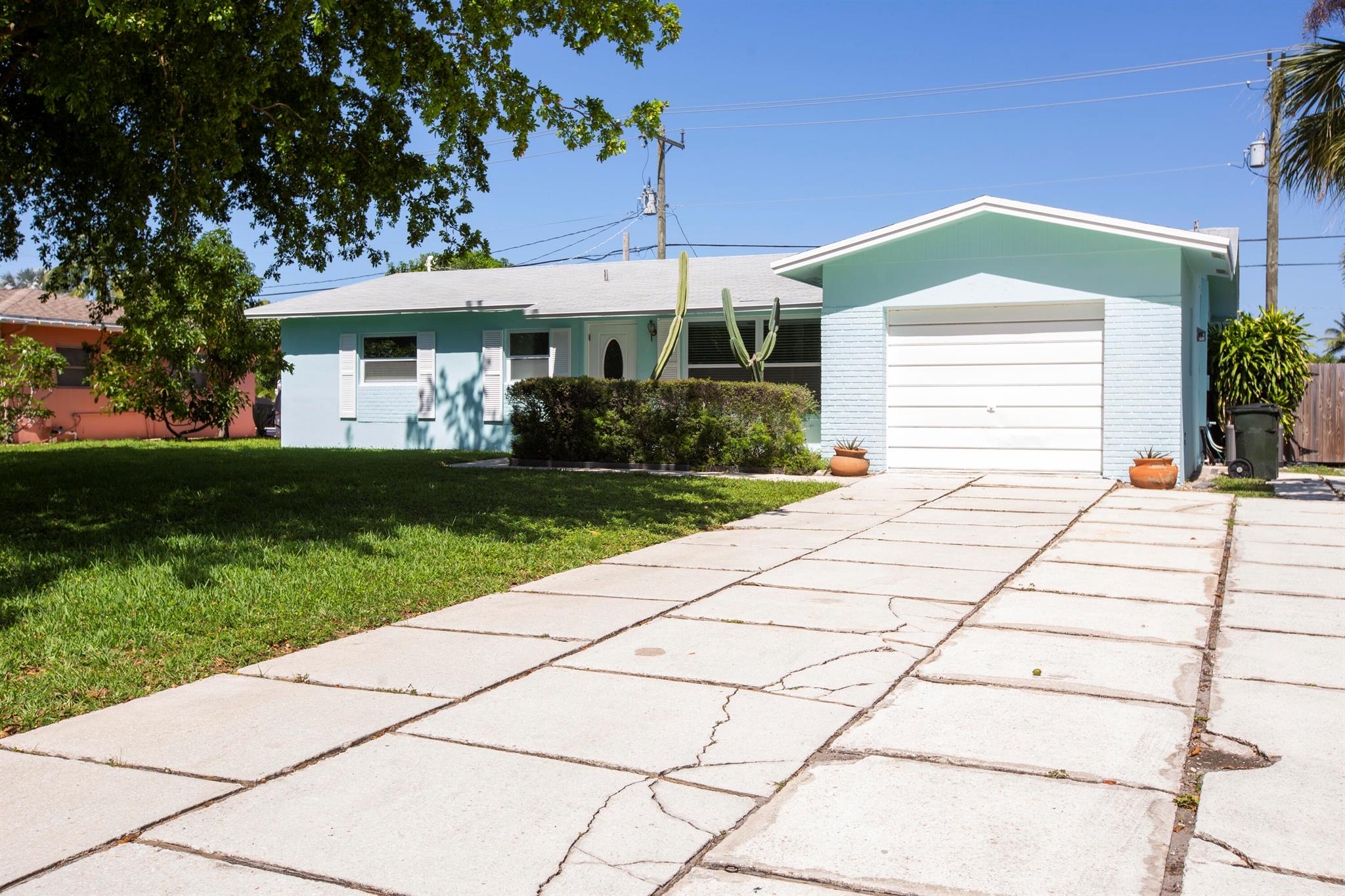 TROPIC PALMS 1 - Residential