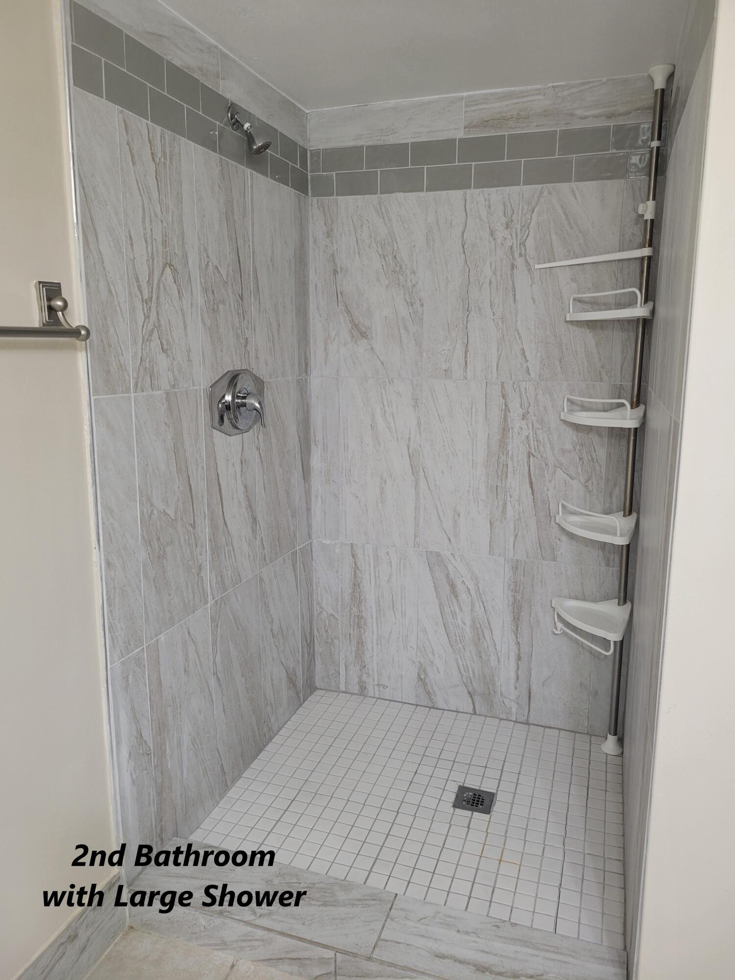 GRAND VIEW AT CRESTWOOD CONDOMINIUM - Residential Lease