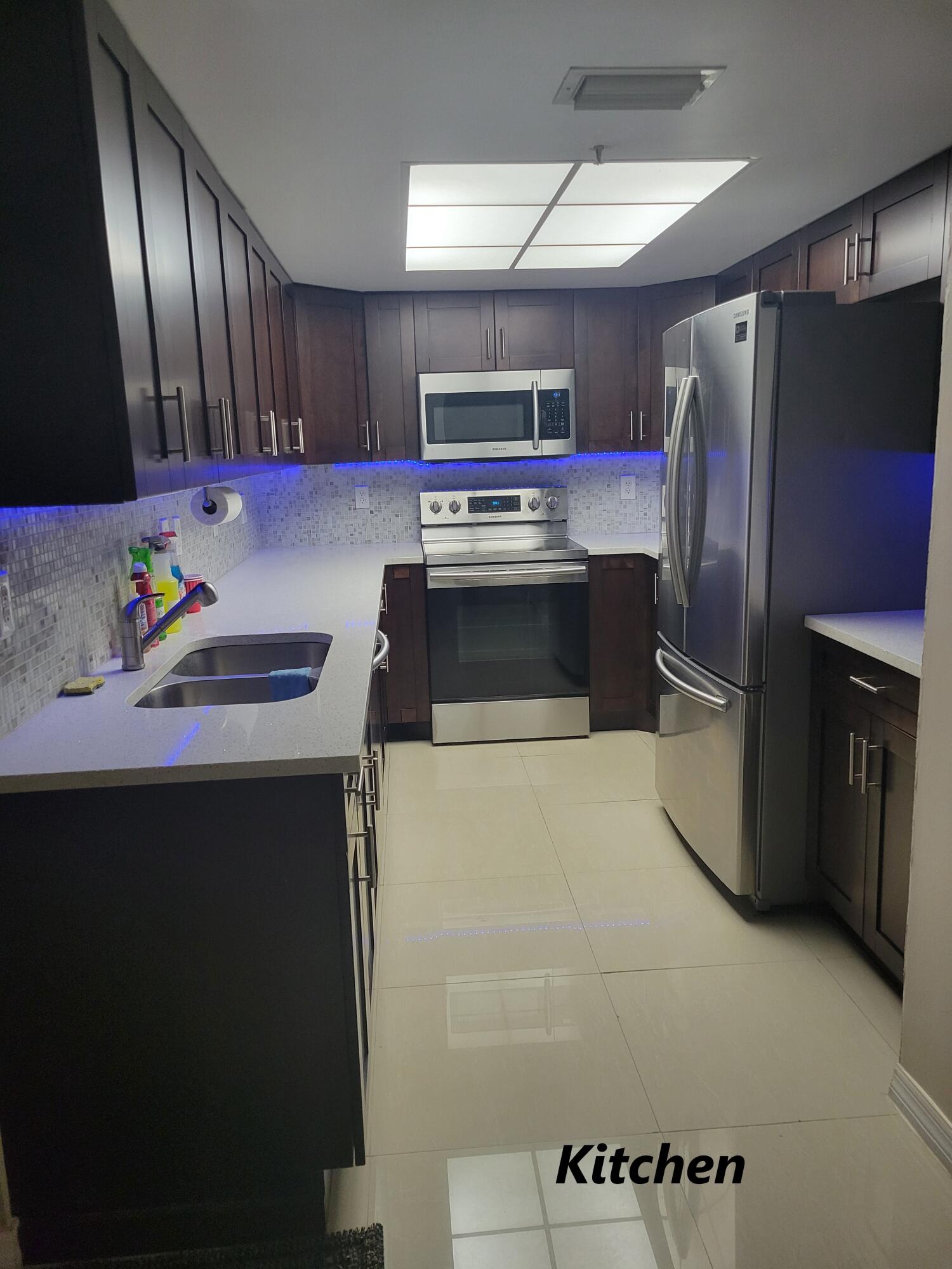 GRAND VIEW AT CRESTWOOD CONDOMINIUM - Residential Lease