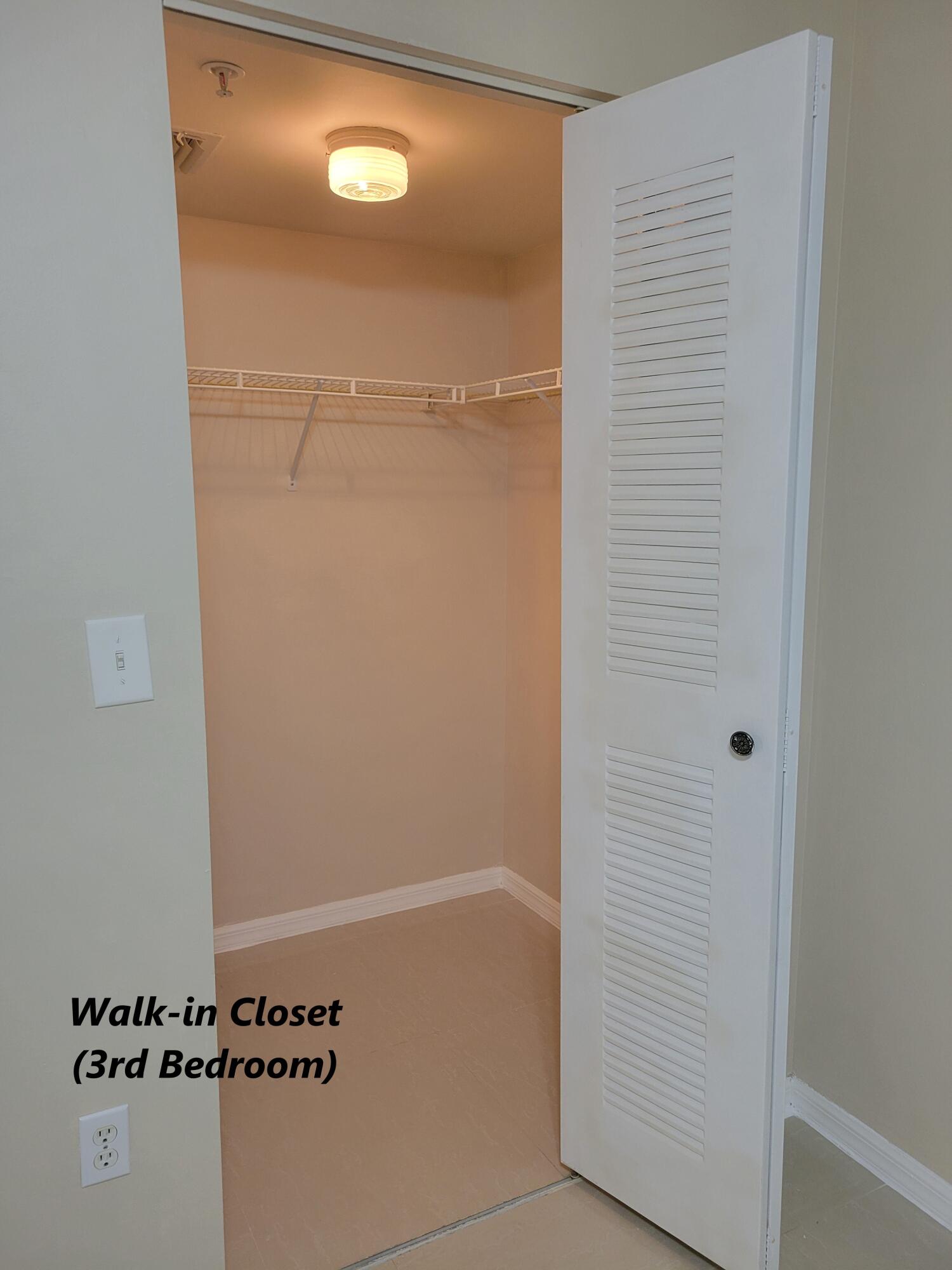 GRAND VIEW AT CRESTWOOD CONDOMINIUM - Residential Lease