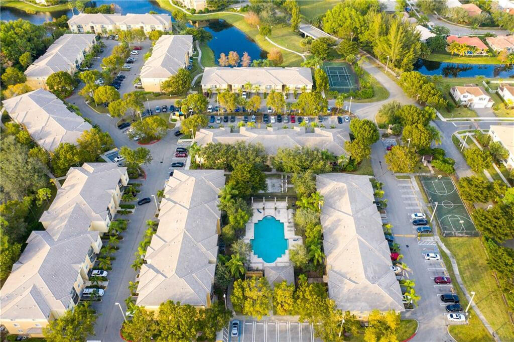 GRAND VIEW AT CRESTWOOD CONDOMINIUM - Residential Lease