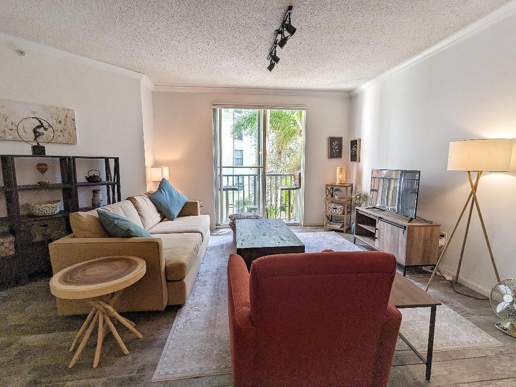 630 S Sapodilla Avenue 308