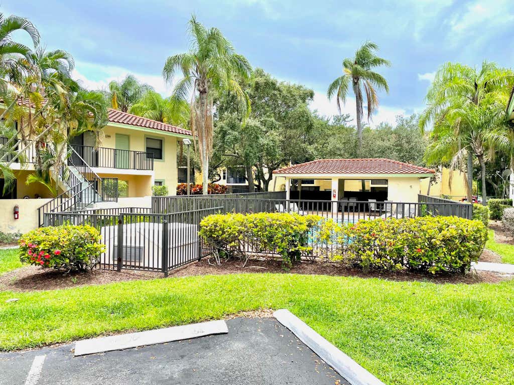 Photo of 1979 NW 4th Avenue #C, Boca Raton, FL 33432 (MLS # B26049504)