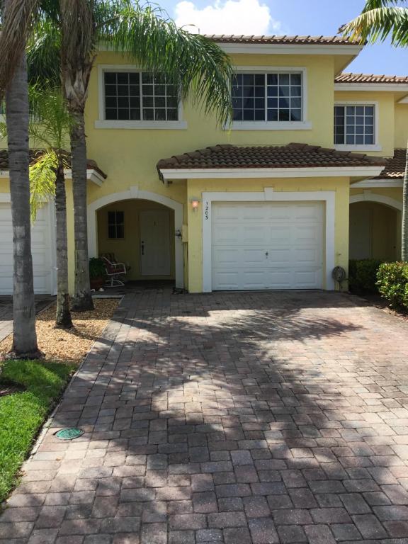 3 BEDROOMS, 2 1/2 BATHS, 1 CAR GARAGE TOWNHOUSE IN A GATED COMMUNITY. THIS TOWNHOME OFFERS LOTS OF SPACE WITH TILE AND WOODLOOK FLOORS THROUGHOUT. A SPACIOUS KITCHEN. OVERSIZED PAVERED PATIO. PROPERTY IS LOCATED CLOSE TO ALL MAJOR HIGHWAYS AND SHOPPING.