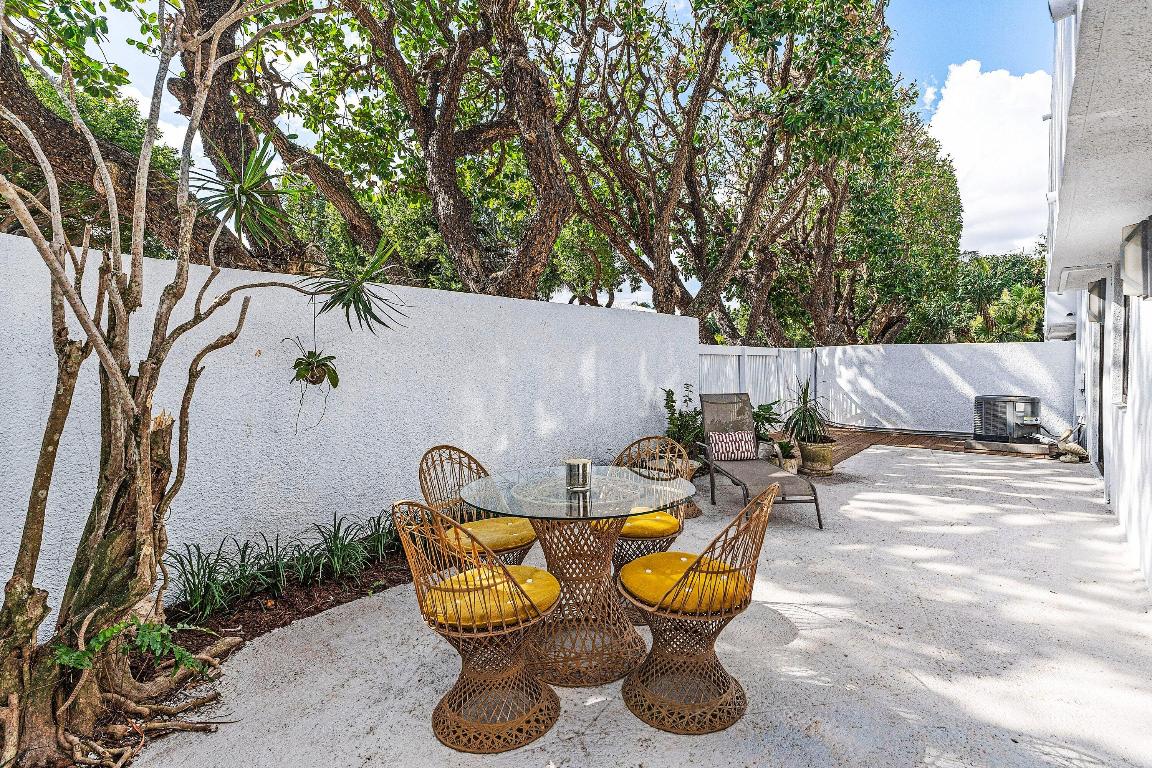 WINDEMERE HOUSE CONDO - Residential