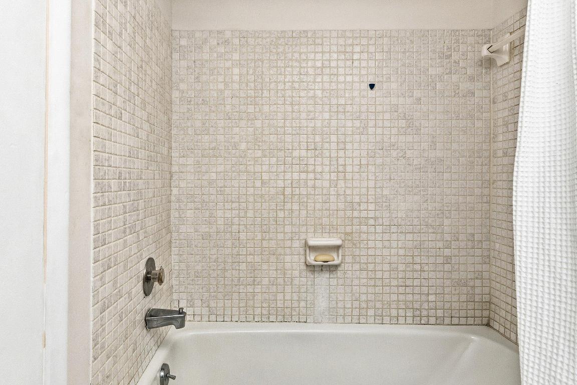 WINDEMERE HOUSE CONDO - Residential