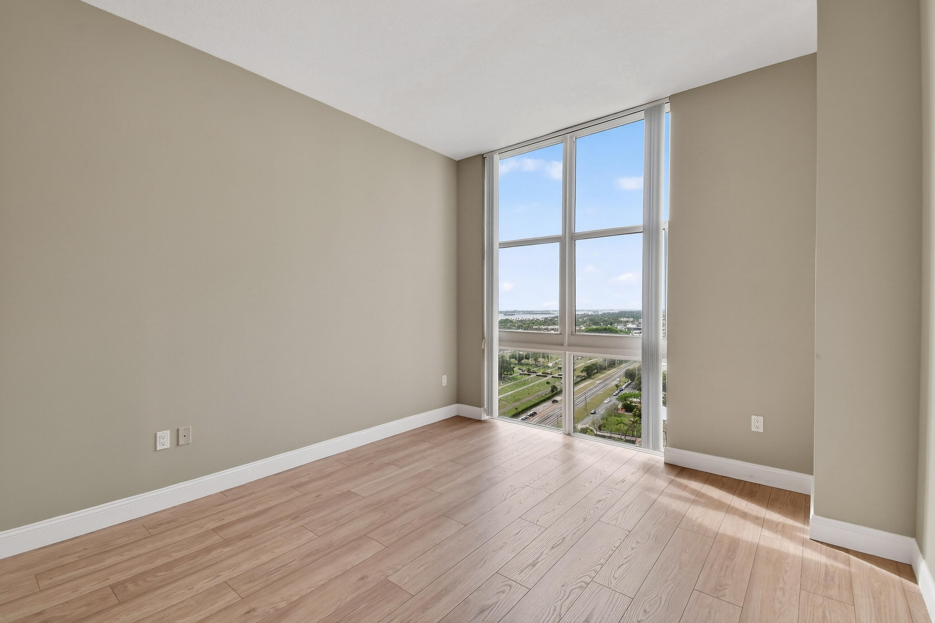 CITYPLACE SOUTH TOWER CONDO - Residential Lease