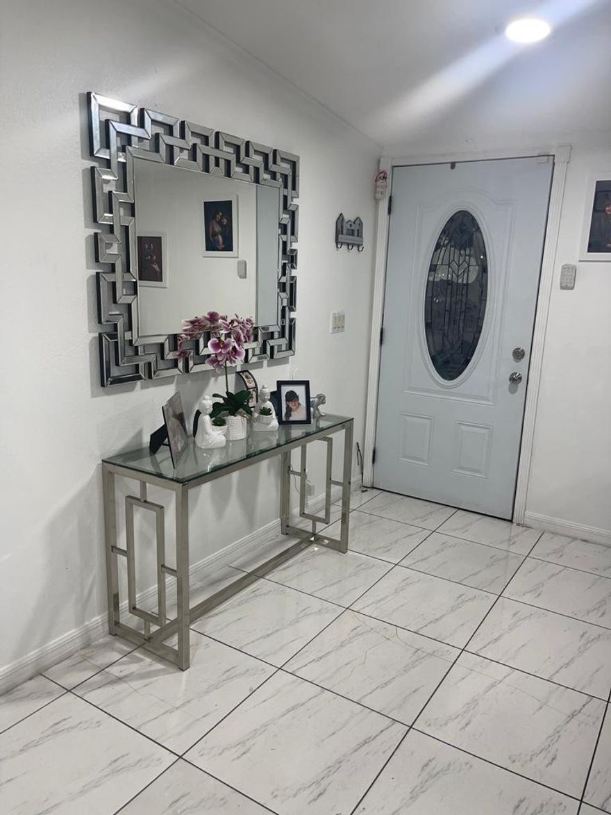 Beautiful Mobile Home in Miramar.  Ample Screened Porche to enjoy with Family and Friends. 3 bedrooms and 2 Bathrooms. Open kitchen Concept. Excellent location. Very Quite Community.