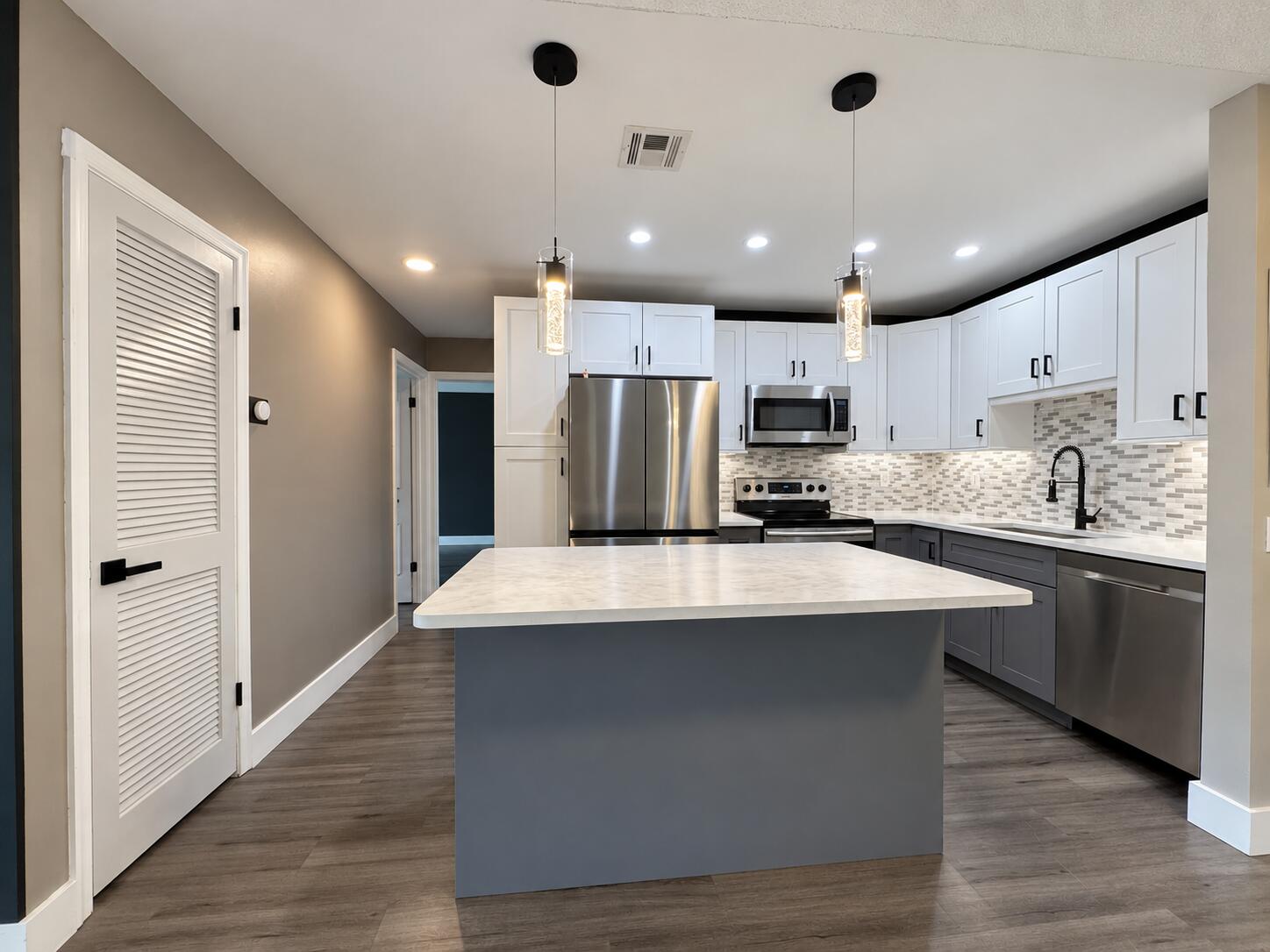 140 CYPRESS CLUB Drive 407