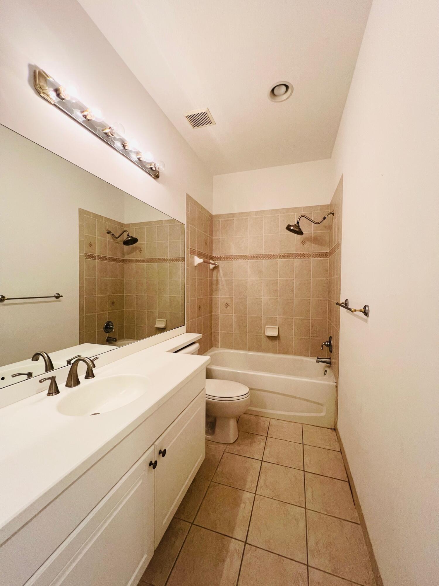 CARRIAGE POINTE TOWNHOMES PUD - Residential Lease