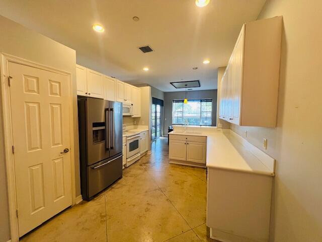 CARRIAGE POINTE TOWNHOMES PUD - Residential Lease