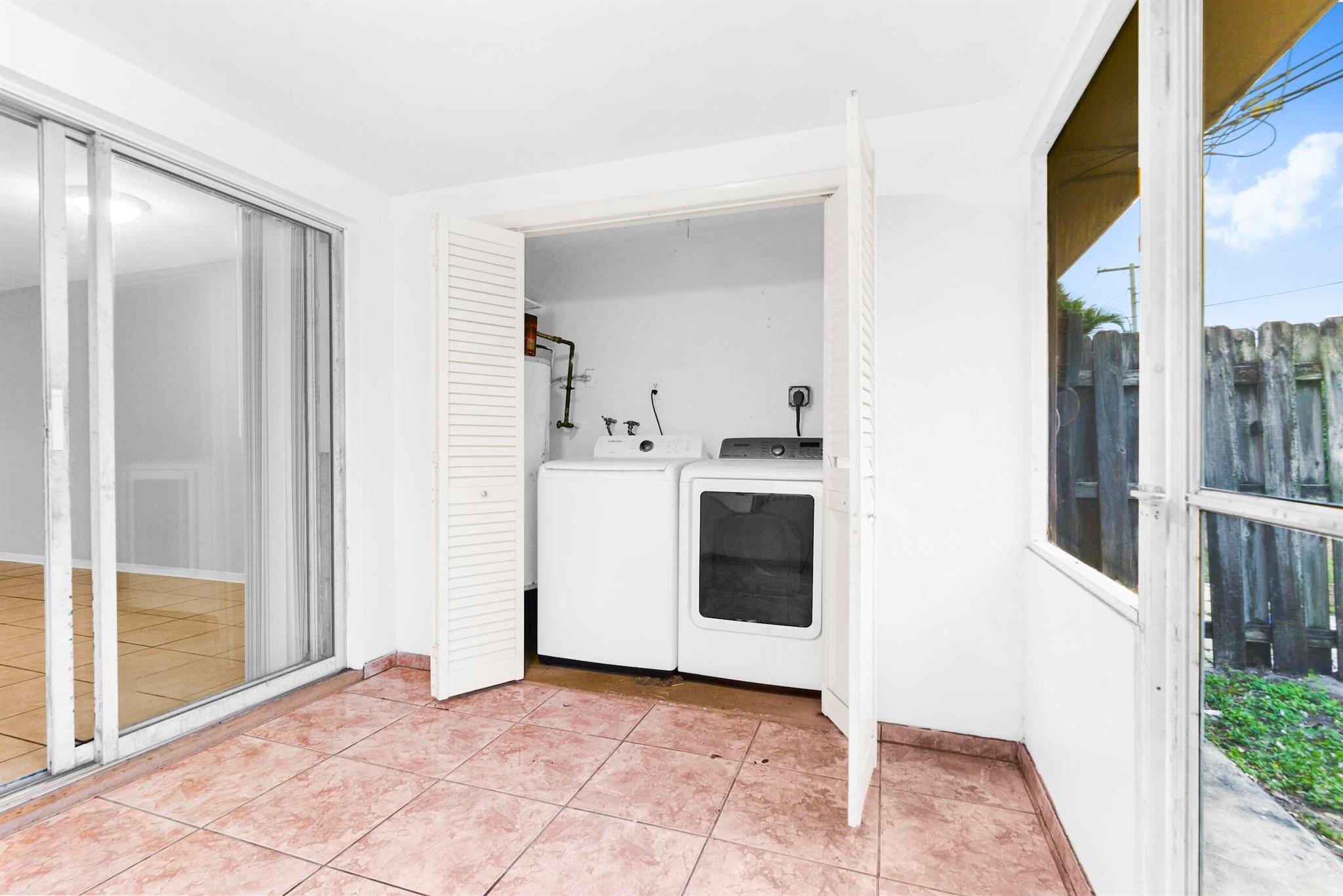 SEACREST ESTATES - Residential Lease