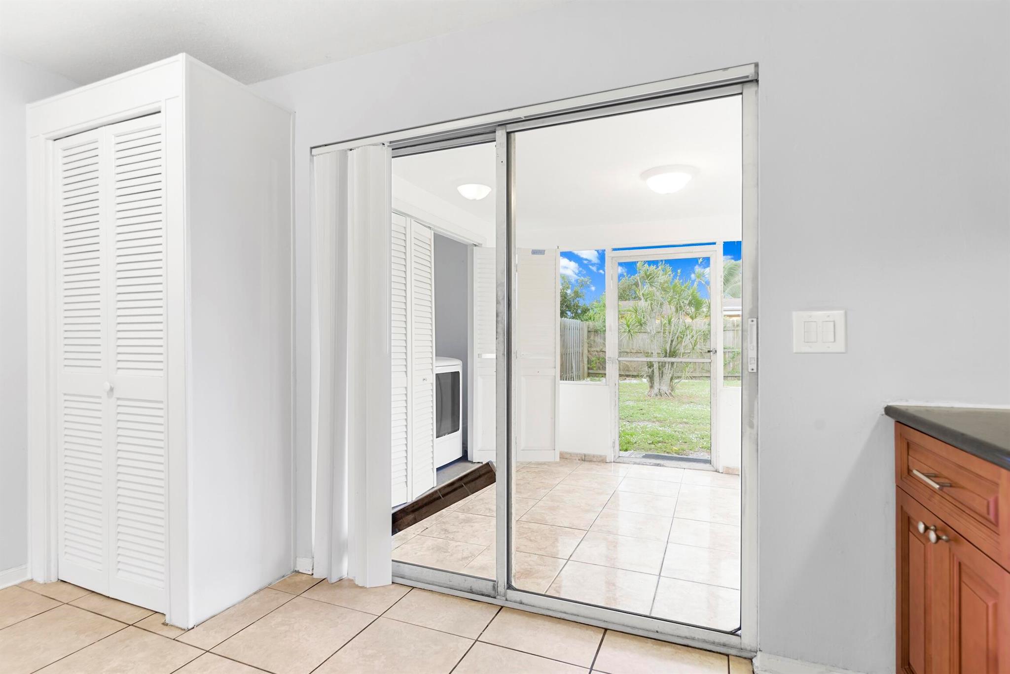 SEACREST ESTATES - Residential Lease